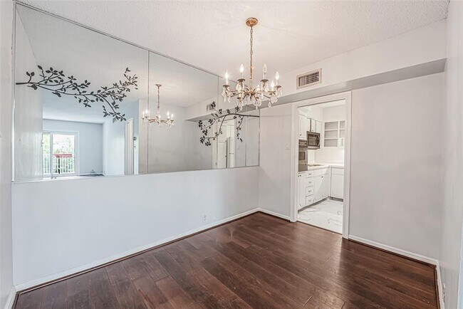 Building Photo - 2601 Bellefontaine St