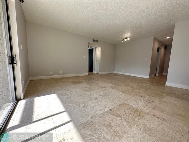 Building Photo - 717 Gardens Dr