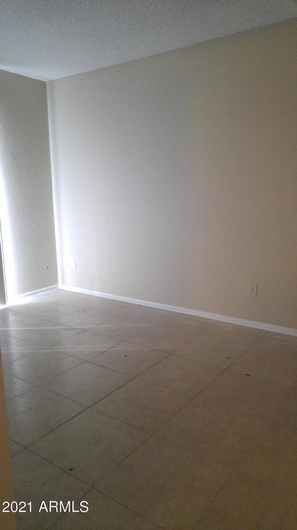 Building Photo - 2808 E Le Marche Ave