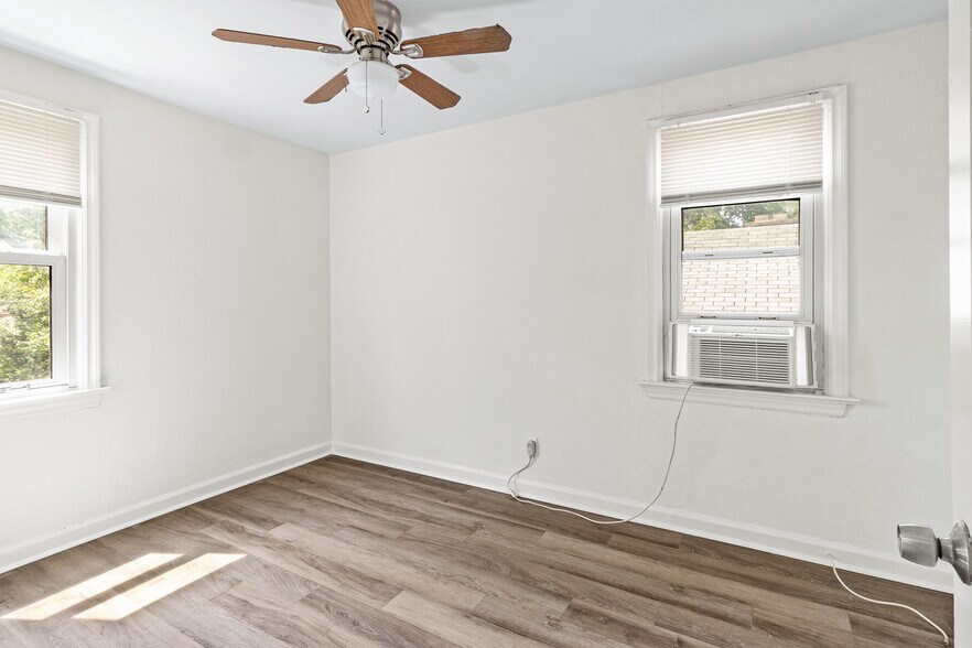 Bedroom 1 - 1725 E Frankfort St