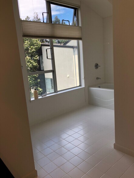 Huge Master Bathroom - 44 Iron Horse Ln