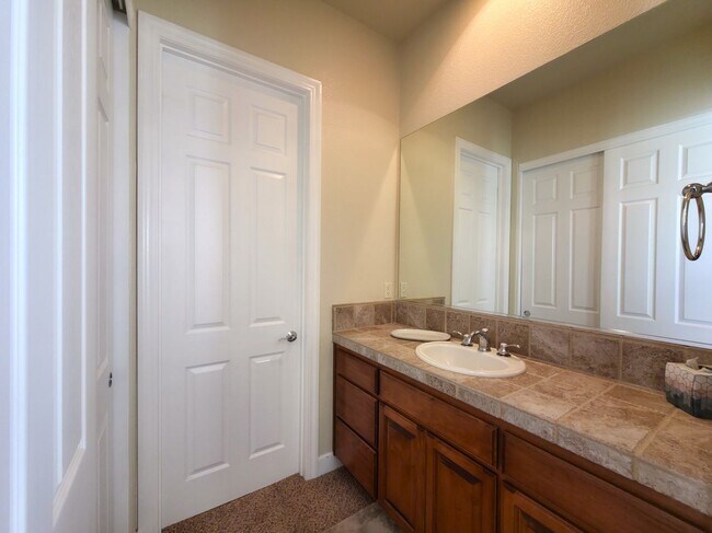 Building Photo - All-Inclusive Executive Luxury in Somerset...