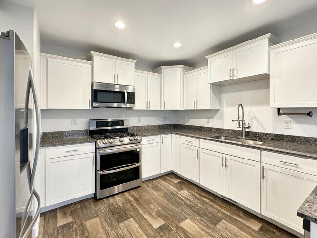 Building Photo - Beautiful Townhouse in Draper - 3 BD 2.5 BA 2 GA - 2250 Square Feet