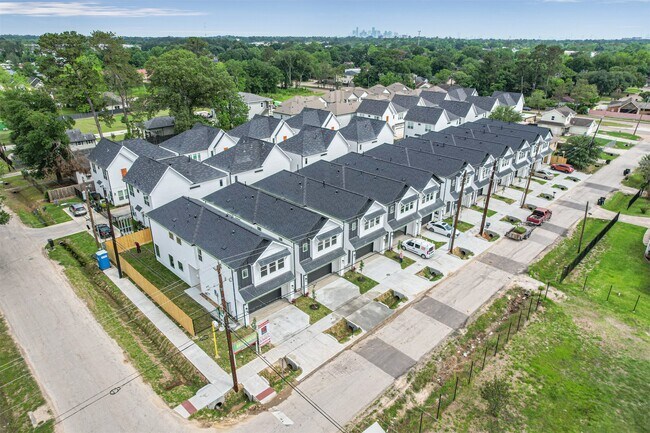 Building Photo - 5630 Balbo St