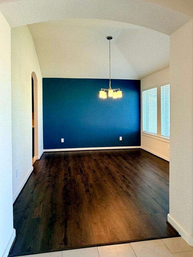 Building Photo - 6807 Bardsdale Ct