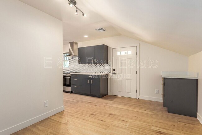 Building Photo - 125 N 11th Ave