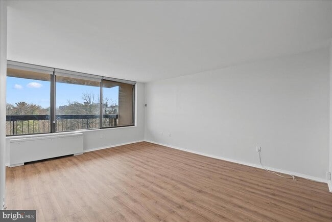 Building Photo - 3705 S George Mason Dr