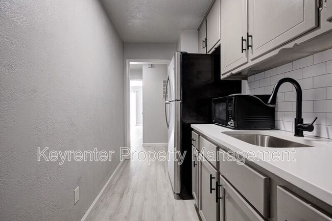 Building Photo - 1309 Crown Point Ave