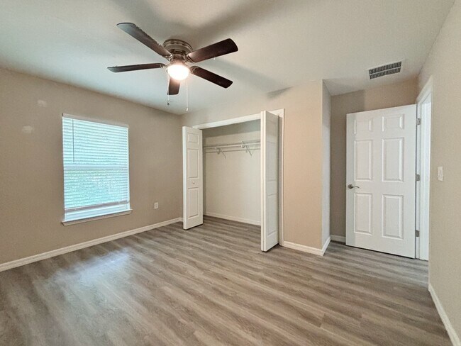 Building Photo - 9892 SW 189th Cir
