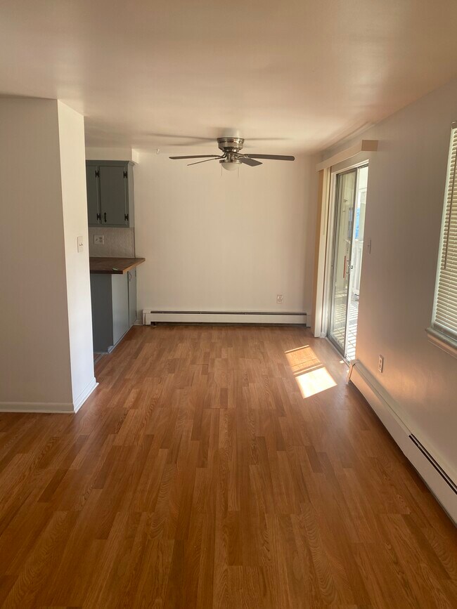 Building Photo - 1630 N Pontiac Trl