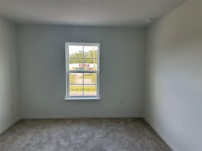 Building Photo - 737 W Oak Dr