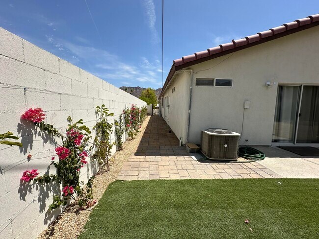 Building Photo - 54445 Avenida Alvarado