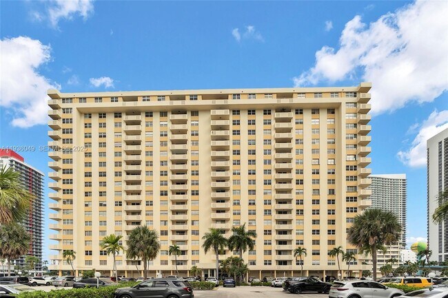 Building Photo - 1833 S Ocean Dr