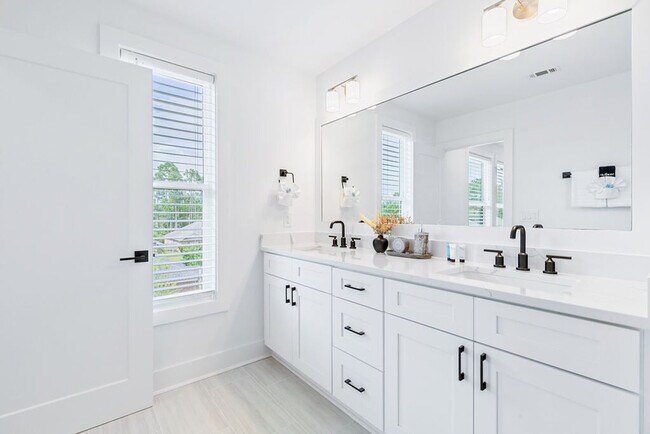 Building Photo - 125 Blue Eden Lp