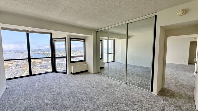 Building Photo - GORGEOUS Views from the 29th Floor in this...