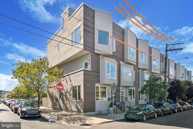 Primary Photo - 120 W Oxford St