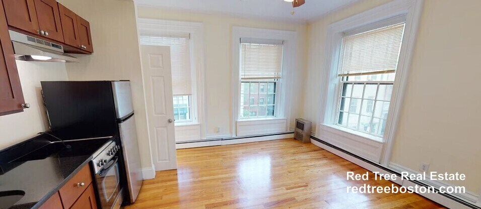 Building Photo - 24 Joy St