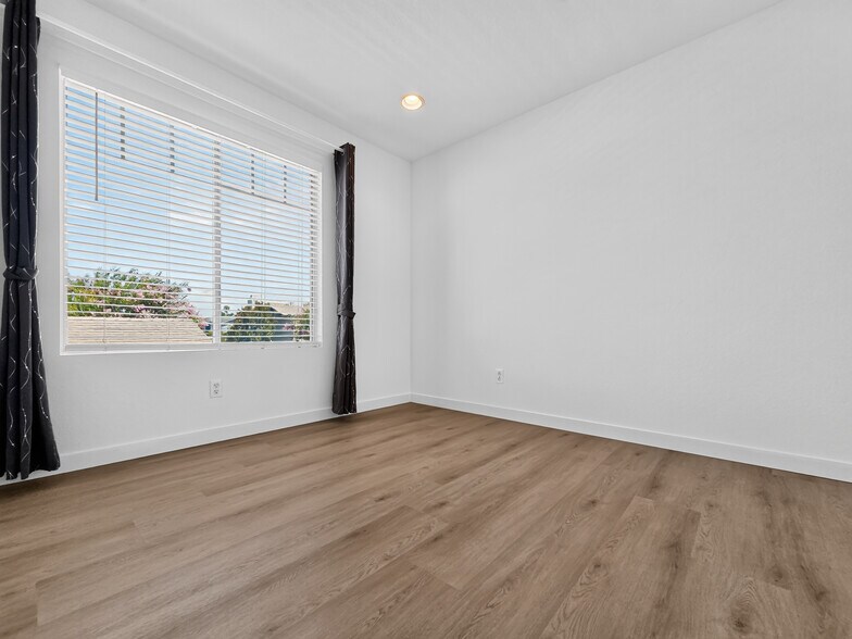 2nd Bedroom - 1065 E Broadway