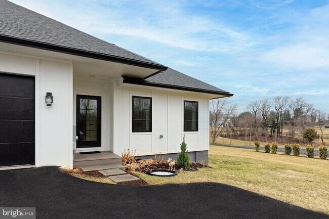 Building Photo - 23443 Dover Rd