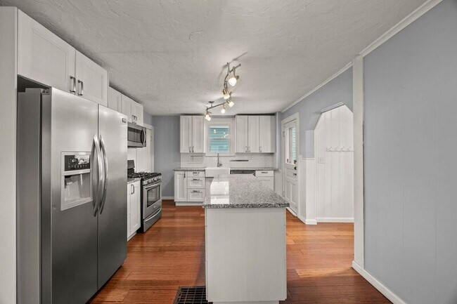 Building Photo - 1549 Meadow Rd