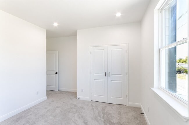 Building Photo - 4008 Bennington St