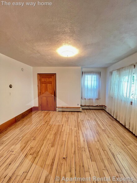 Building Photo - 114 Thorndike St