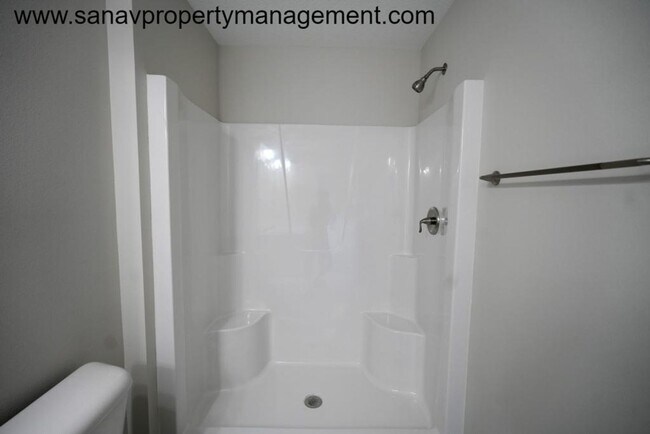 Building Photo - Your Dream Home Awaits You! A 4-Bed, 2.5 - Bath in Bondurant!