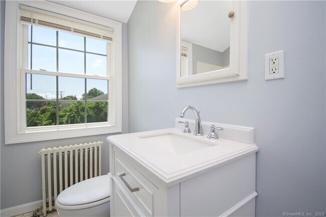 Building Photo - 983 Black Rock Tpke