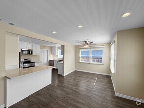 Building Photo - Updated 4B 2.4BA Home w/ W/D and AC!