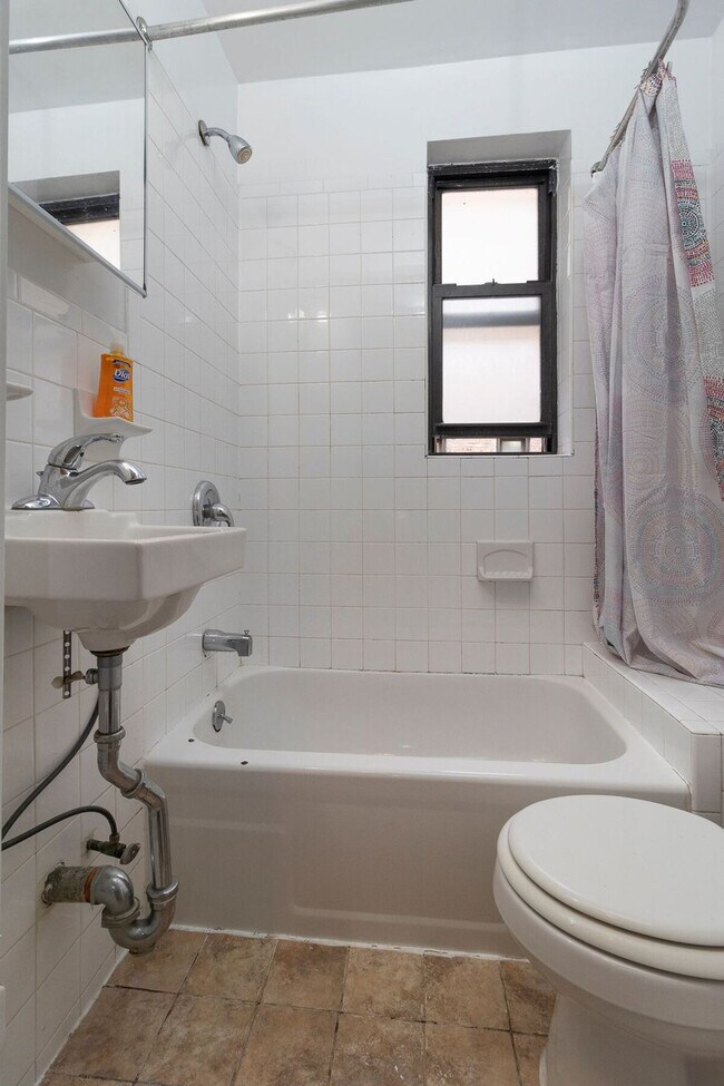 Building Photo - 238 E 95th St