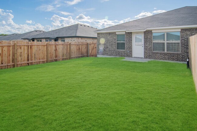 Building Photo - 1261 Lehmann Dr