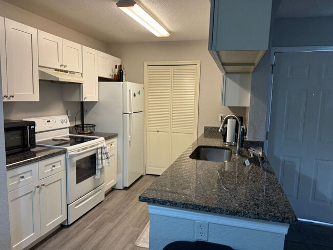 Building Photo - 2550 N Alafaya Trail