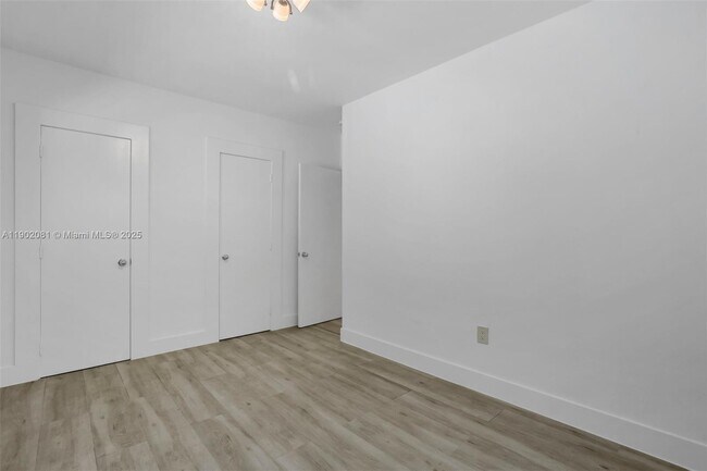 Building Photo - 3061 Oak Ave