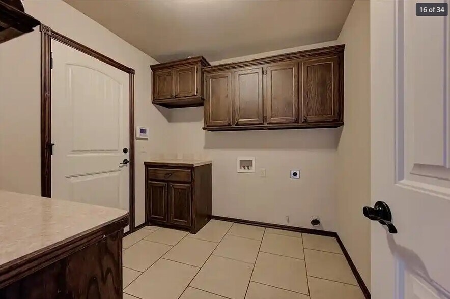 Building Photo - 3300 Marilyn Dr