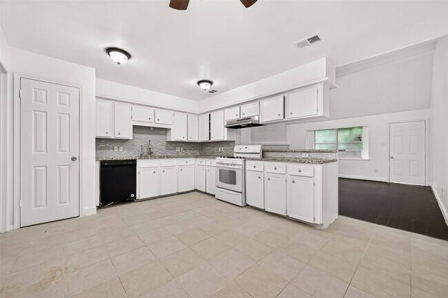 Building Photo - 7214 Addicks Clodine Rd