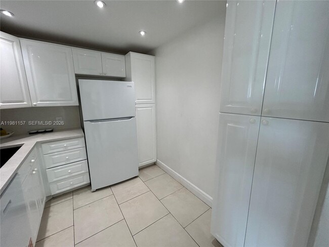 Building Photo - 20301 W Country Club Dr