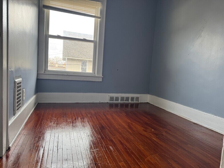 Building Photo - 386 Ridgeway Ave