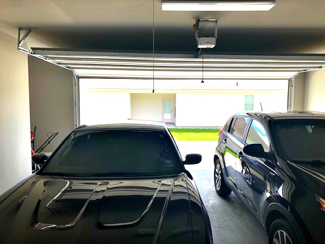2-car garage - 1433 Meridian Dr