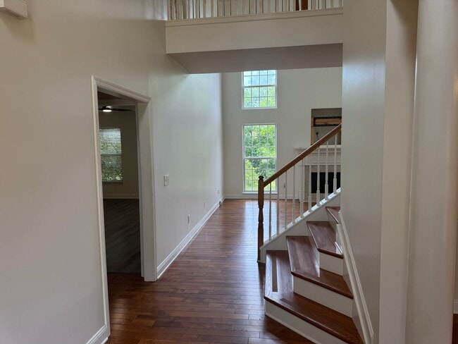 Building Photo - Brentwood 4BR Home