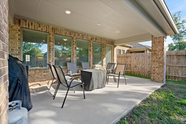 Building Photo - 18716 Laurel Hills Dr