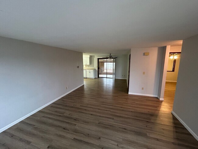 Building Photo - WES410/416