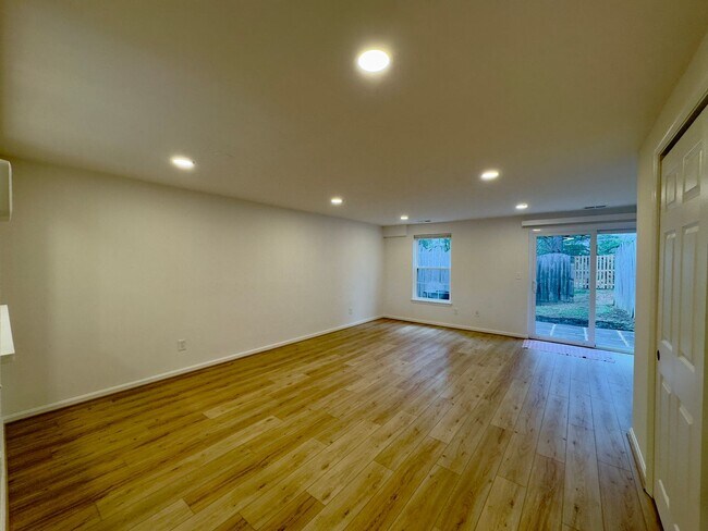 Building Photo - Charming 3 Bedroom/1.5 Bathroom Townhome in Belcamp, MD!