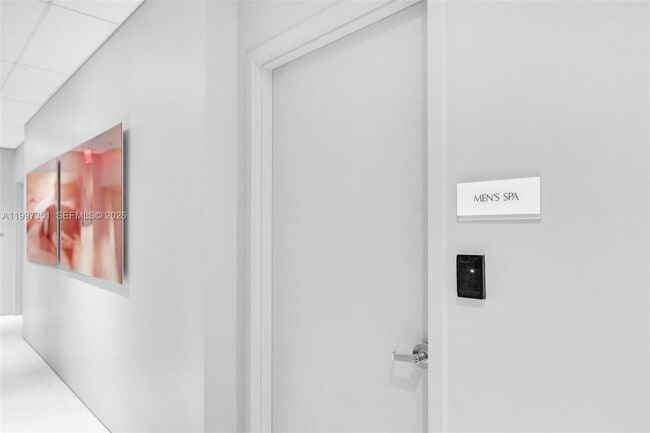 Building Photo - 460 NE 28th St