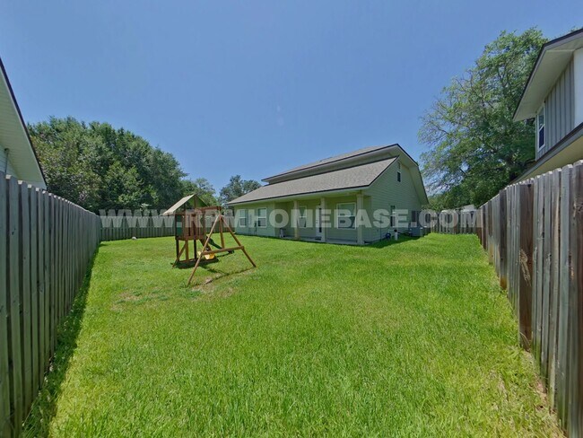 Building Photo - Elegant, 4 Bed, 3.5 bath Nearly New & Move-In Ready in Shalimar