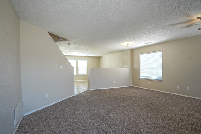 Building Photo - 6451 Shiprock Ct NE