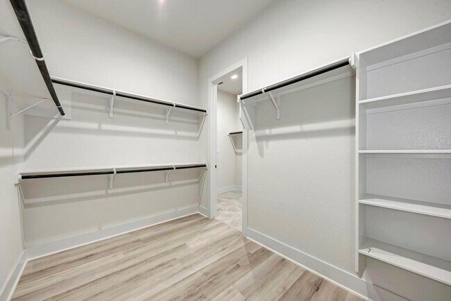 Building Photo - 1104 Almeria Bend