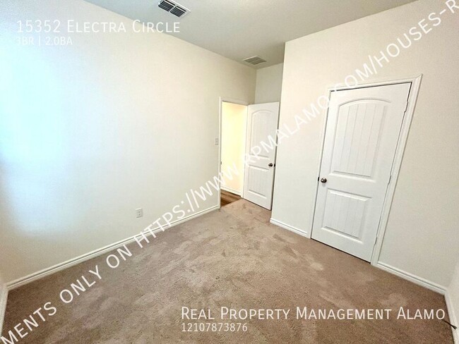 Building Photo - **APPLICATION RECEIVED** MOVE IN SPECIAL! ...