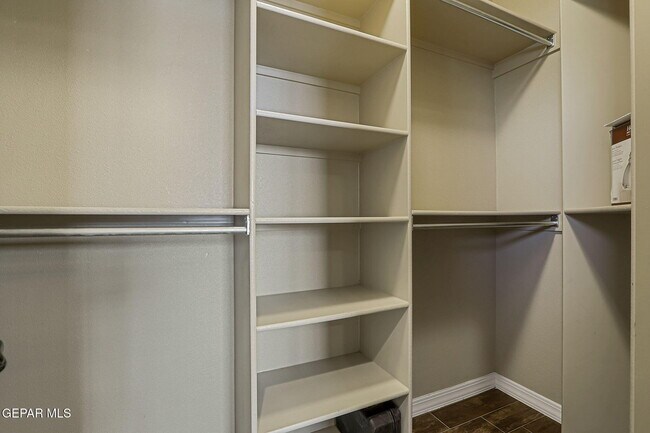 Building Photo - 2436 Eastern Sky St