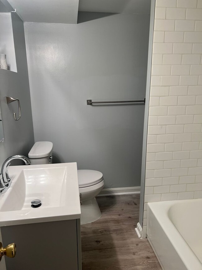 Building Photo - Renovated Rambler Close to Walter Reed, NI...