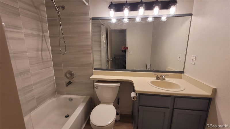 Building Photo - 1818 S Quebec Way